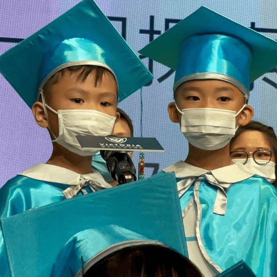 风流|郑中基儿子幼儿园毕业，曾和阿sa风流隐婚，今却是好爸爸好丈夫？