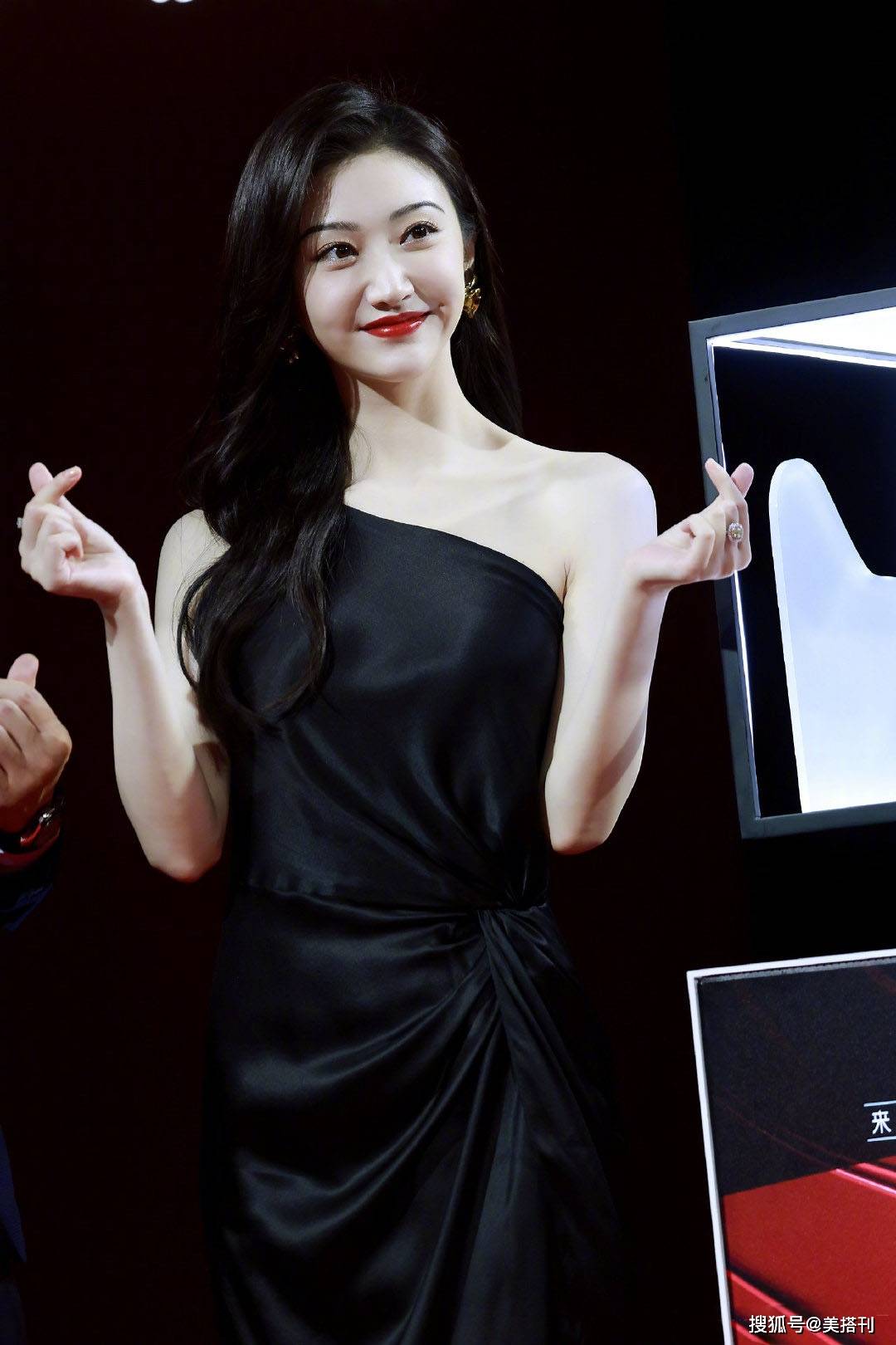 活动|景甜美貌被高估了？最新生图脸肿法令纹明显，网友：皮肤白加分了