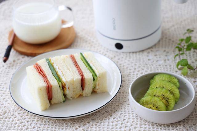 做法|早餐别再吃路边摊，在家几分钟搞定的快手早餐，比路边摊好10倍