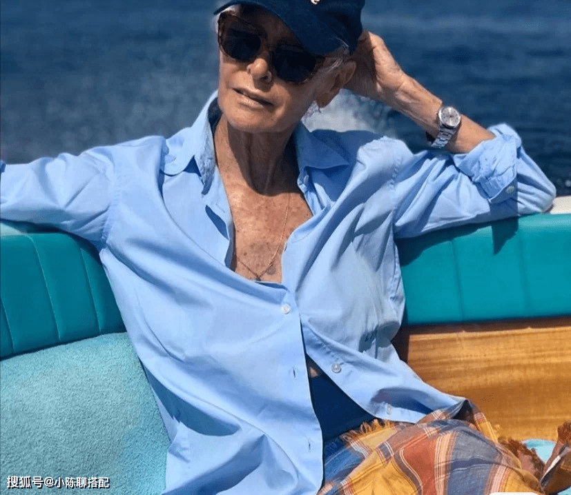 服装|这才是优雅女人的典范！74岁奶奶因穿搭光鲜亮丽，简单又好显气质