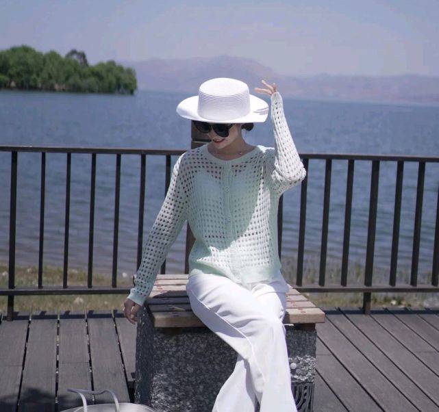 服装|日常穿搭可以很简约，但要清爽干净，穿上基础款也会很好看