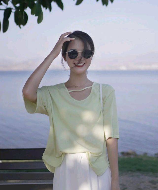 服装|日常穿搭可以很简约，但要清爽干净，穿上基础款也会很好看