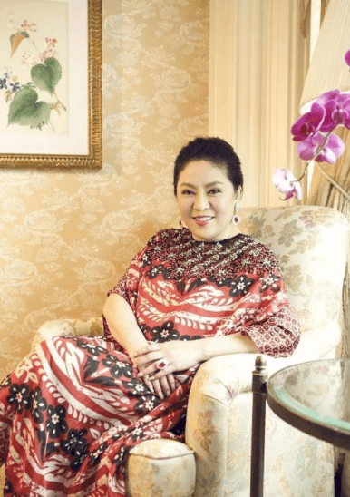 骨子里|向太胖得真富态，穿花哨的“大妈裙”也不俗气，骨子里透着阔太范