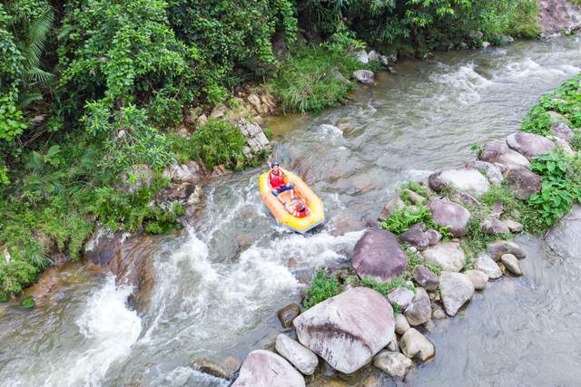 广西唯一的原生态探险漂流景区，多达128个跌水区，让你清凉一夏