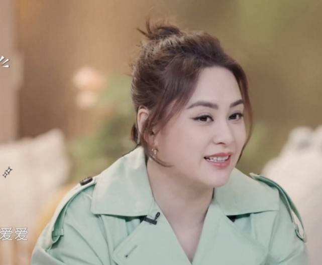 体重|Twins合体现身机场,阿娇不爱打扮乱穿衣,低调得像阿Sa助理