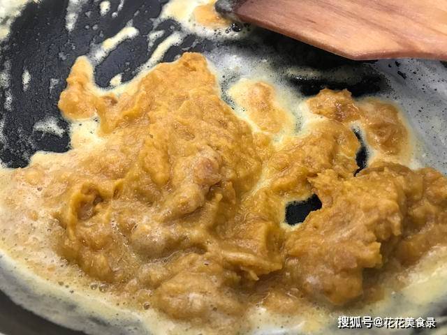 原创一款特别的锅巴,裹上咸蛋黄,口感卖相双升级