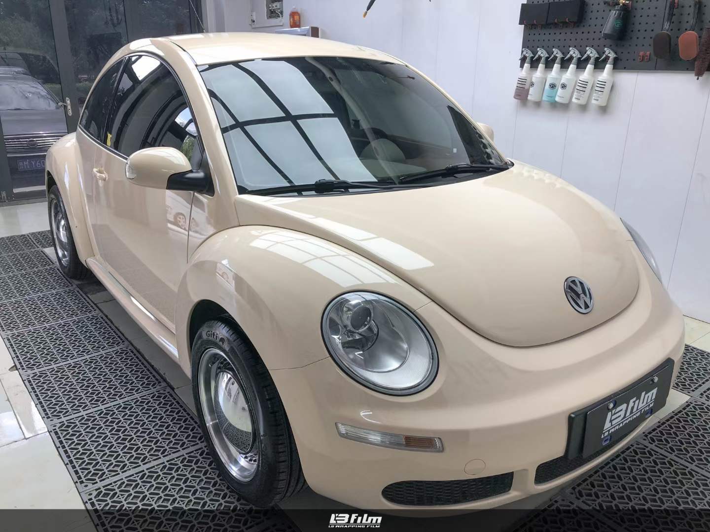 不一样的时尚卡其色!大众甲壳虫贴lb film改色膜高亮卡其米兰
