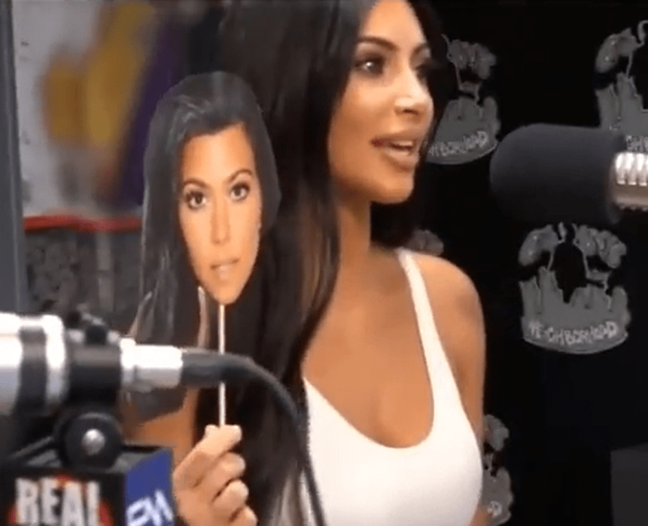 感觉|金·卡戴珊穿白色紧身包臀裙，撩发凹造型气质不凡