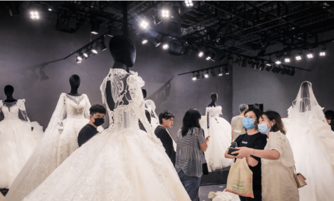 上海婚纱_2022春夏上海时装周SIFS以“焕然由境生”为主题……