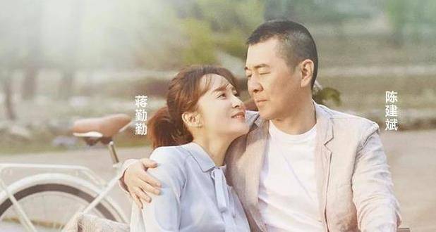 蒋勤勤|蒋勤勤43岁高龄生二胎，如今样貌令人唏嘘，网友却说：没有姑娘命