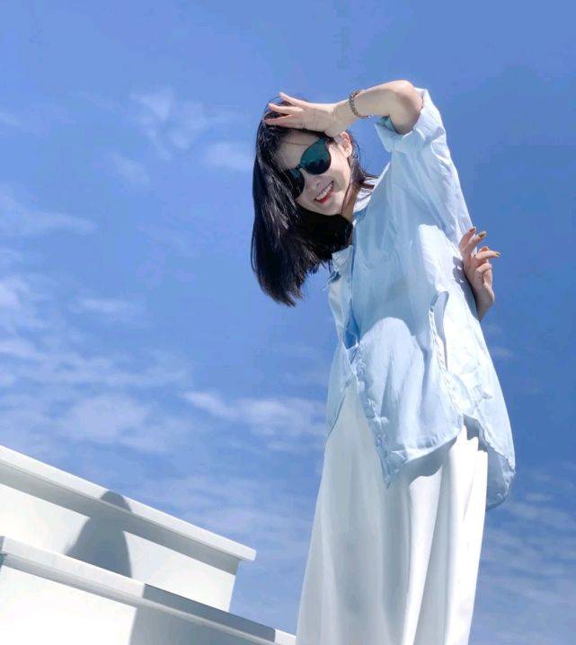 服装|日常穿搭可以很简约，但要清爽干净，穿上基础款也会很好看