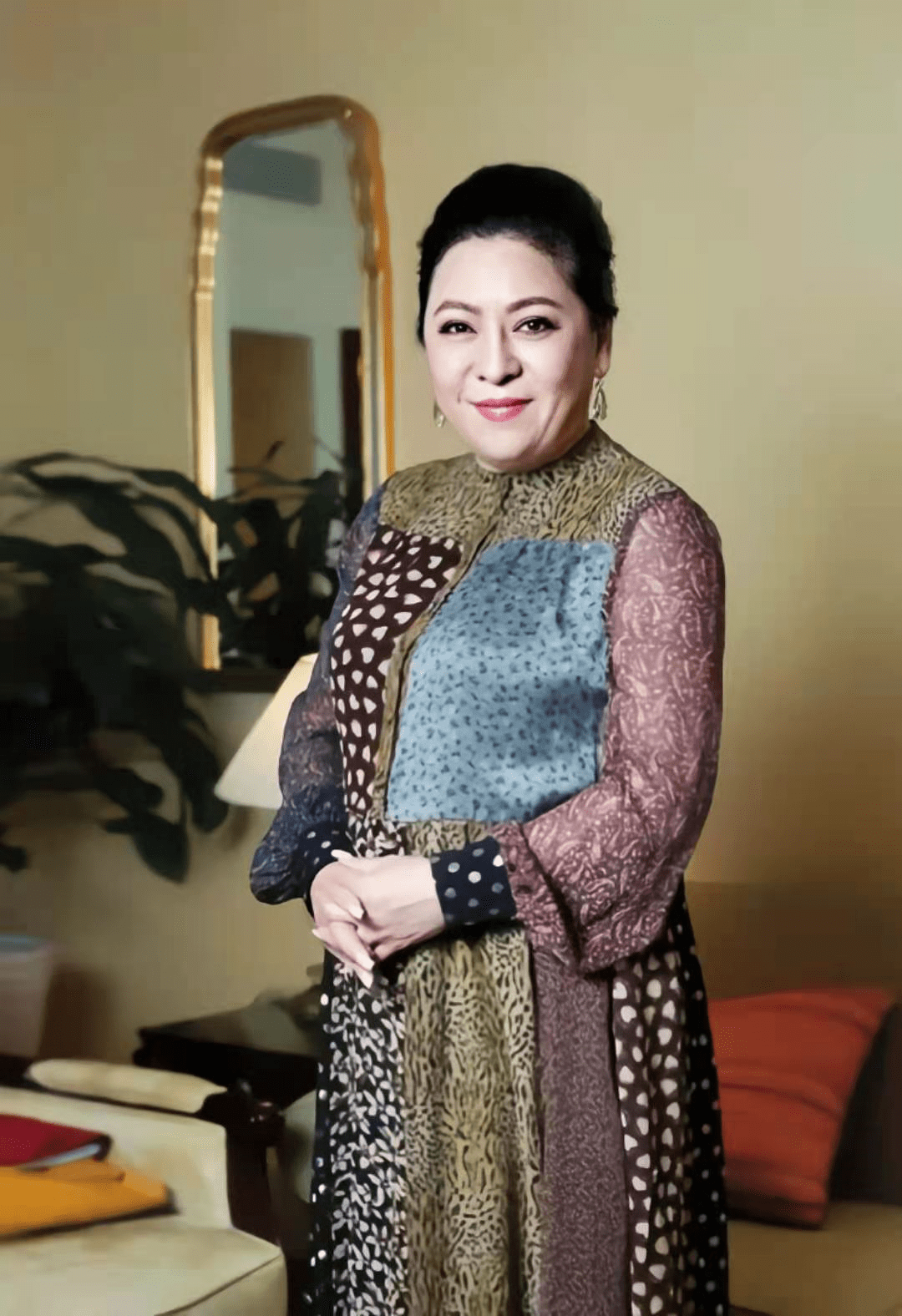 原创向太胖得真富态穿花哨的大妈裙也不俗气骨子里透着阔太范