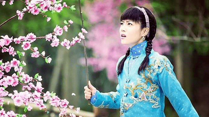 李溪芮|嘉行小花比肩热巴，离开杨幂后混成18线，新剧搭档不知名男演员