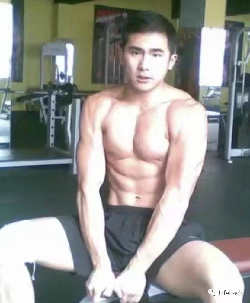 健美|39岁男警察身材照被曝光：撸铁15年成肌肉巨无霸，罪犯都不敢惹他