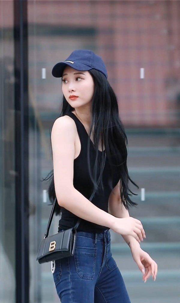 显得|洋气显瘦的打底裤穿搭彰显柔美气息,美出了优雅感,活力满满