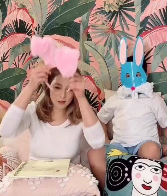 夫妇俩|阔太徐子淇和老公秀恩爱，夫妻相渐显，瘦身成功穿开叉短裙秀美腿
