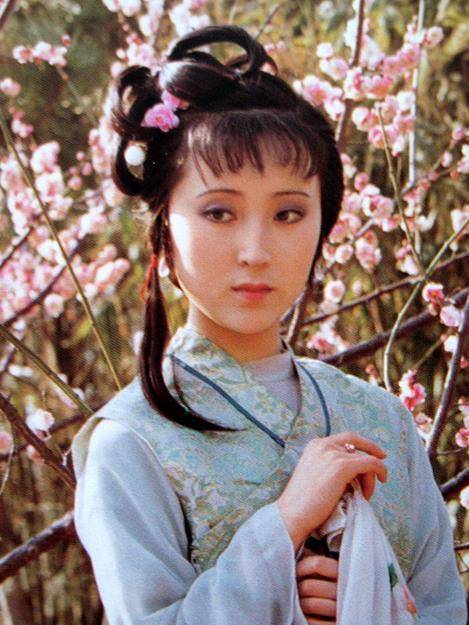夏盈盈|古装剧中持手帕的女子，陈晓旭赵丽颖舒畅蒋欣，谁动作最到位