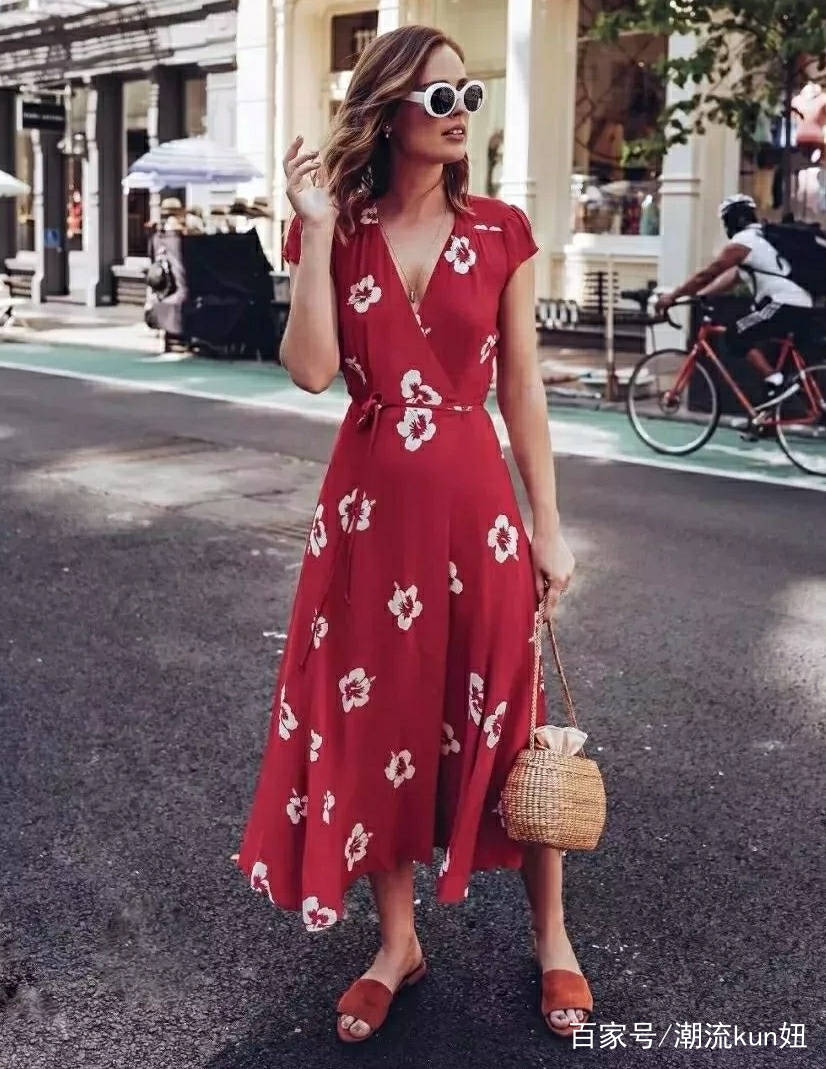大气|女人要想优雅大气，这4款连衣裙，让你美一整个夏天，赶紧get