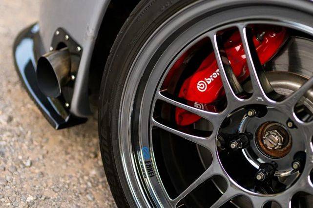 制动系统是来自brembo的f50.