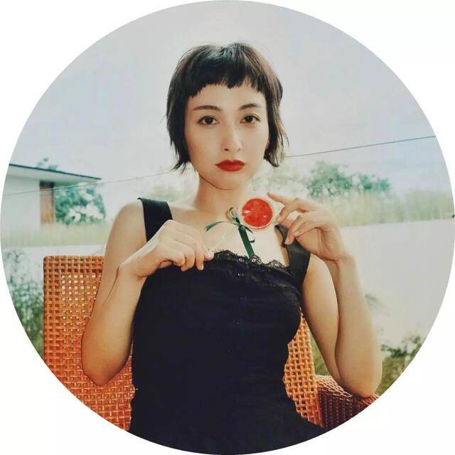 脸部|吴越得罪发型师？“狗狗啃刘海”暴露大饼脸，满屏都是油腻感