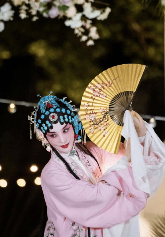 林峯|张馨月穿婚纱表白林峯，林峯承诺两年内办婚礼，吴宣仪被迫当花童