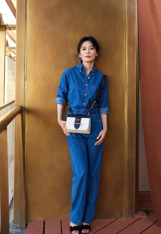 面料|这才是50岁女人该有的打扮，拒绝“扮嫩”，简单高级的气质更美