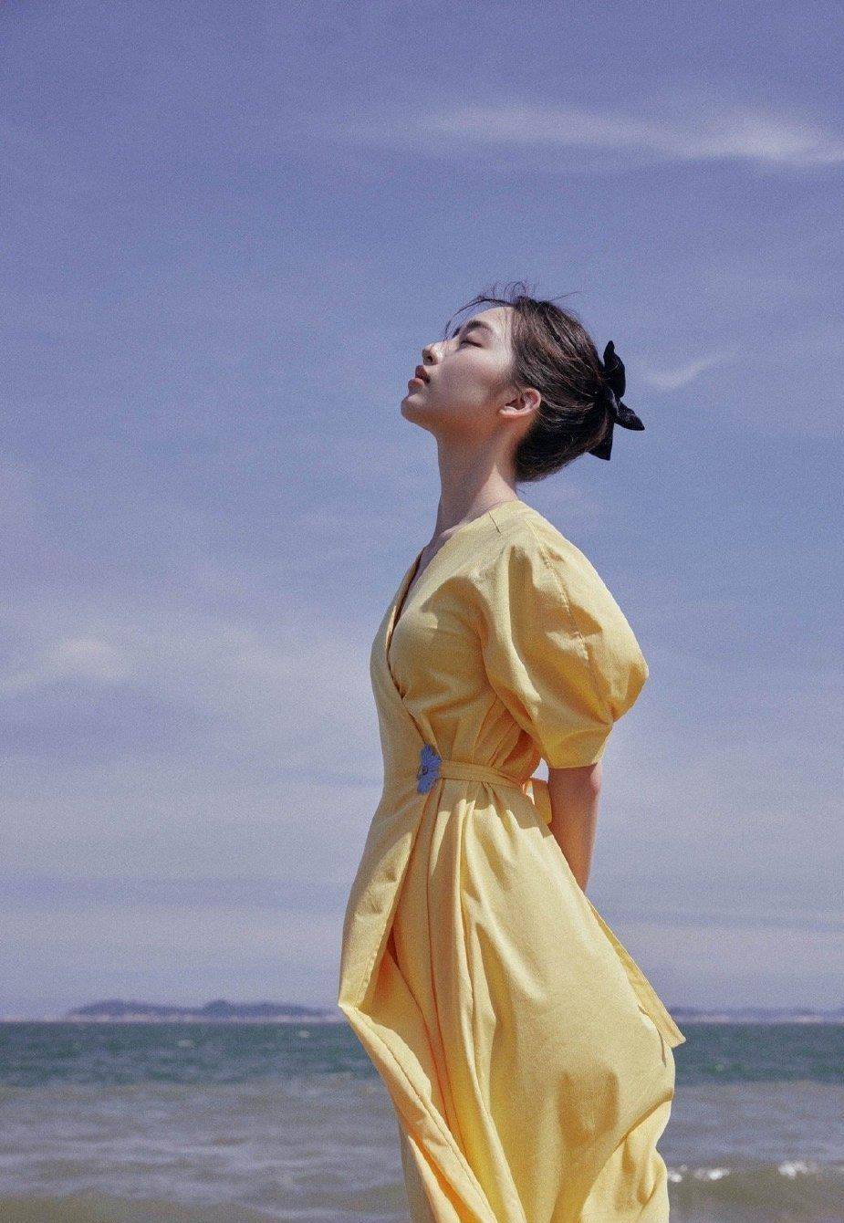 元素|长了“早熟”脸的邓恩熙，虽然穿着甜美小单裙，16岁却很高级气质