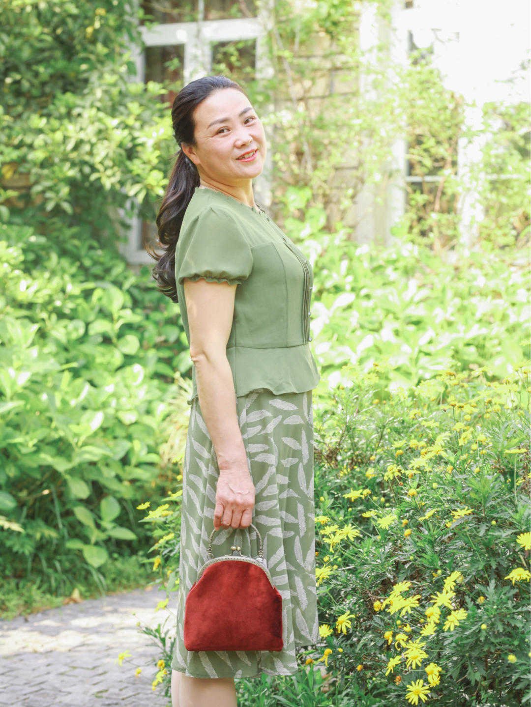 身材|过了50岁+的女人怎么穿？学会这几个搭配要点，让你减龄又时髦