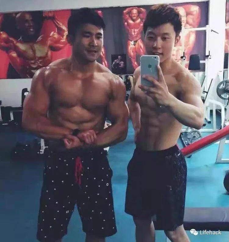 健美|39岁男警察身材照被曝光：撸铁15年成肌肉巨无霸，罪犯都不敢惹他