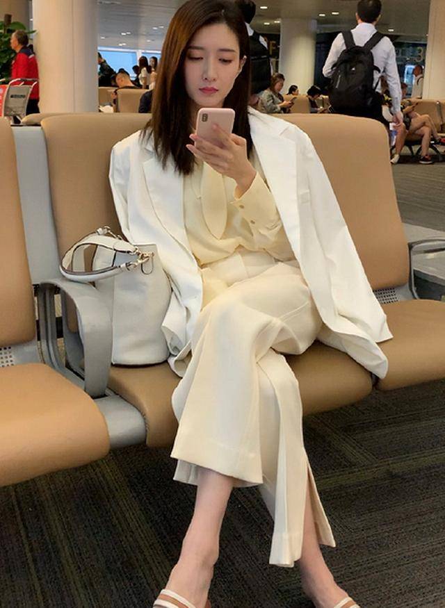 配饰|任达华与超模老婆同框，两人一个精致一个沧桑，看着不像同辈人