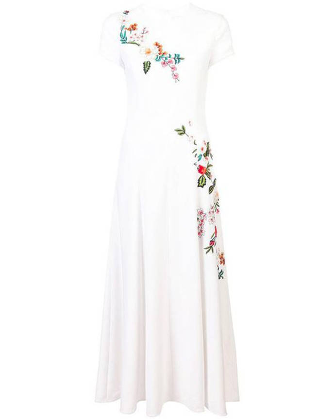 刺绣|梅拉尼娅访日3赢日本第一夫人，换2万7刺绣裙，连雅子皇后也不敌