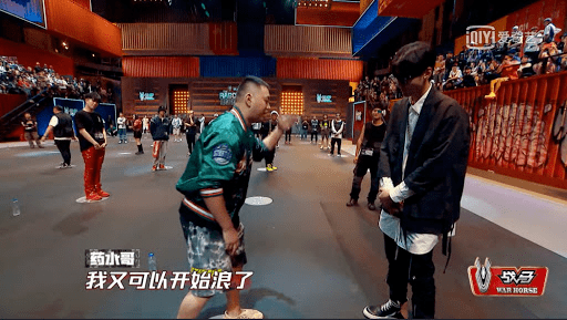 黑色|预警 | YEEZY球鞋倒闭拉胯?Kanye 带不动阿迪能带得动GAP么?