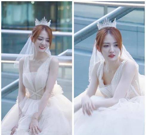 浅色|徐璐胆子真大,居然直接穿着深V婚纱出镜,看了真想把她娶回家