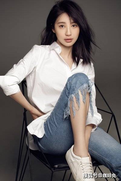 baby|气质优雅的李菲儿，性感和清纯居然可以并存，网友：比baby低调