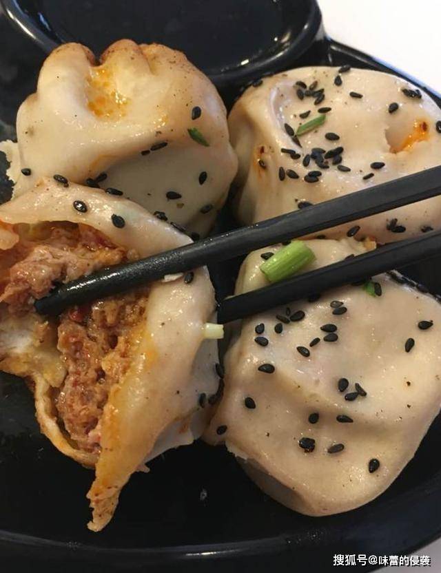 汤汁|大叔开最牛“人气”早餐店，客人堪比火车站，开门客人排队10米远