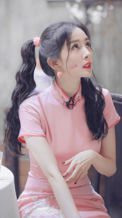 Pick|女星旗袍大赏:赵丽颖、杨幂、热巴、刘亦菲,你Pick谁?