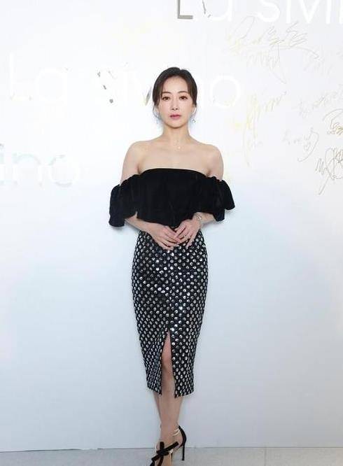 骨子里|陈紫函骨子里有成熟感，穿一字肩礼裙勒“花瓶”曲线，好美