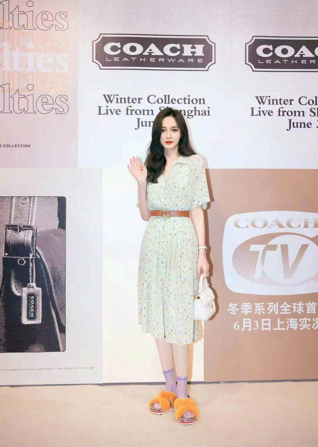 设计|李沁的法式度假风造型太清凉解暑了，孔雪儿的度假装更是性感撩人