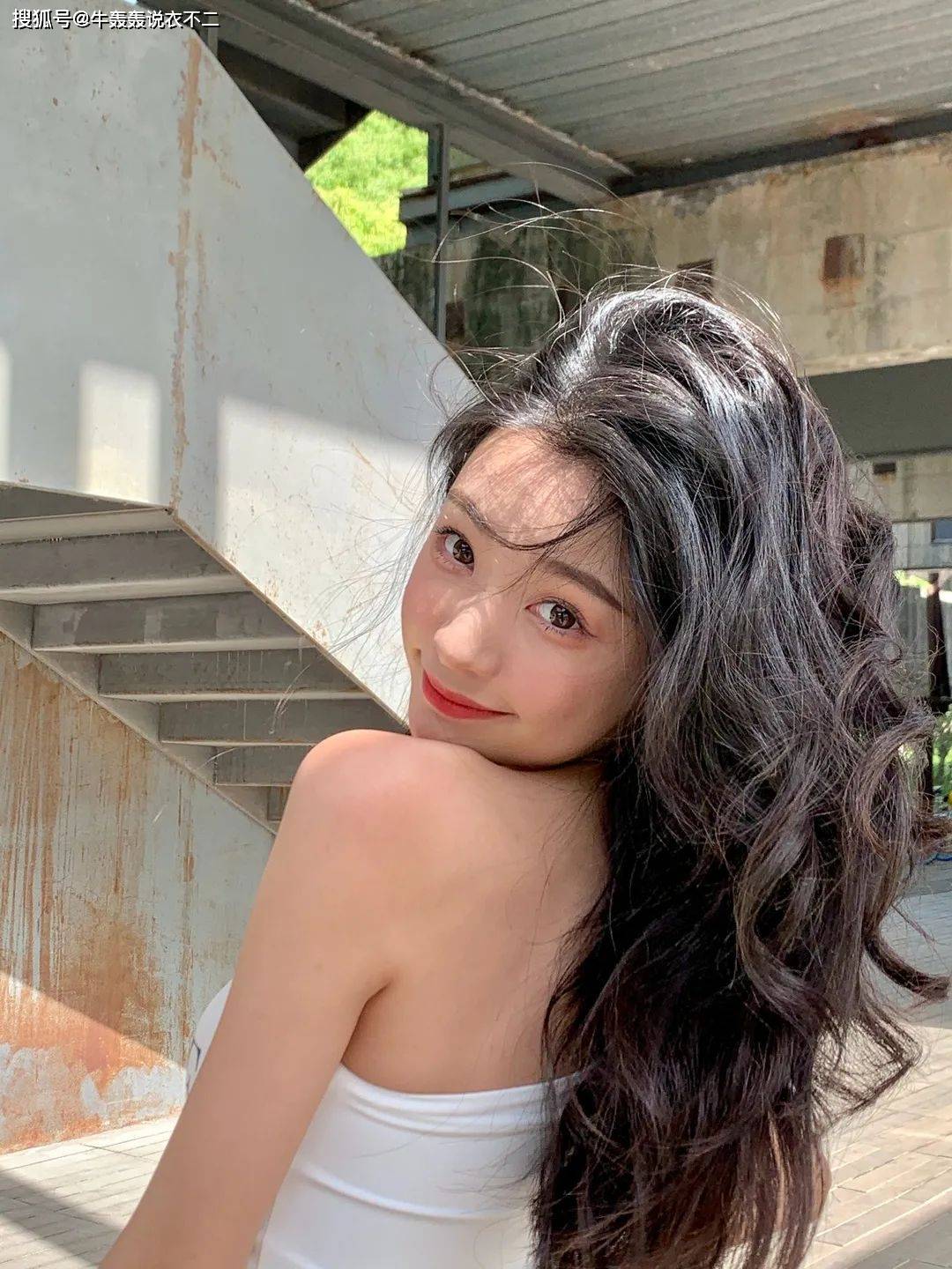 发型|为了凉快舒服且不随意!夏日这样穿既舒服又精致,穿搭感十足