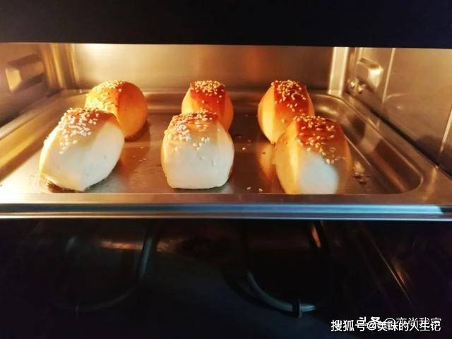 做法|早餐冷馒头换一种方式吃特别香,奶香烤馒头的做法