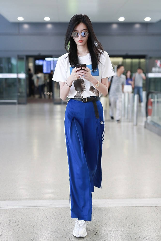 底气|奚梦瑶嫁入豪门有底气,普通长度“校服裤”穿出九分效果,腿真长