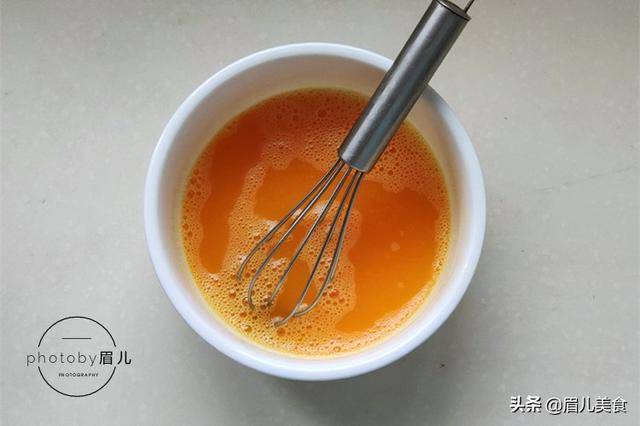 成丝|3个鸡蛋1个土豆，不加面粉不加水，手不沾面做早餐饼，孩子爱吃