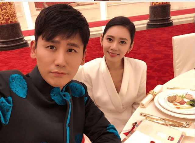 回来陪|于晓光让美女坐大腿被疑出轨，与秋瓷炫最后一次秀恩爱是2020年