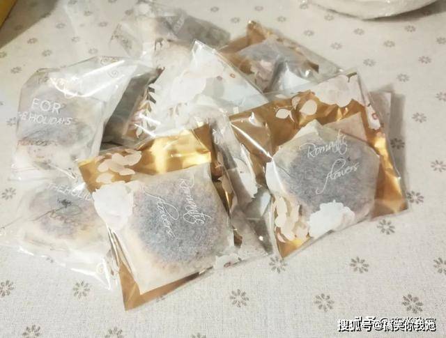 豆沙|做月饼不用烤箱，这个豆沙蛋黄馅月饼虽然外观不好，但口感真的好