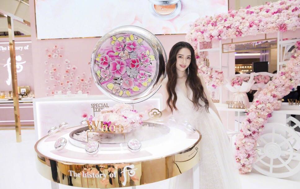 女神|郭碧婷订婚后美貌再升级，白裙配卷发尽显优雅！生图一样很能打！