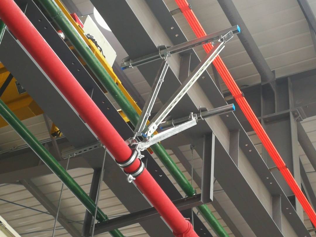 钢结构建筑的檩条,墙梁,亦可自行组合成轻量型屋架,托架等建筑构件,还