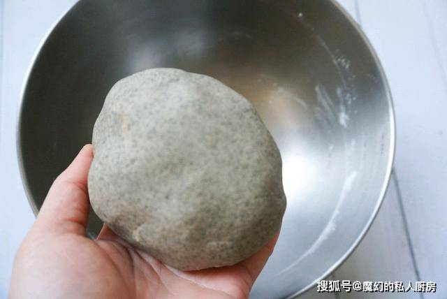 美食|黑芝麻和山药做成小甜品，简单易学，每做一锅全家都吃不够