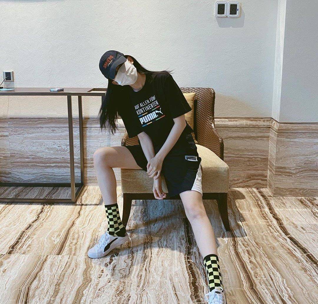 柠檬精|黑T恤比白T恤更显瘦时髦?娜扎、杨幂告诉你就是这样,谁穿都美!