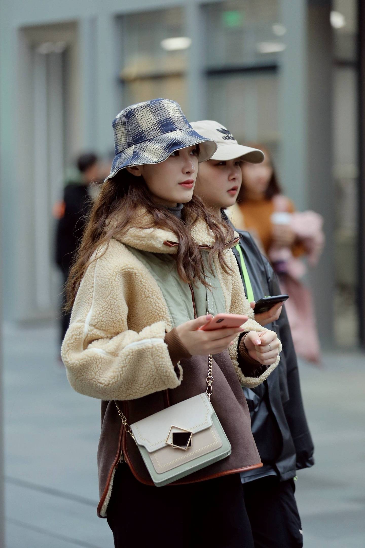 羊羔|今年夏夏时髦穿搭范本,文艺优雅、甜美利落,总有一款风格适合你