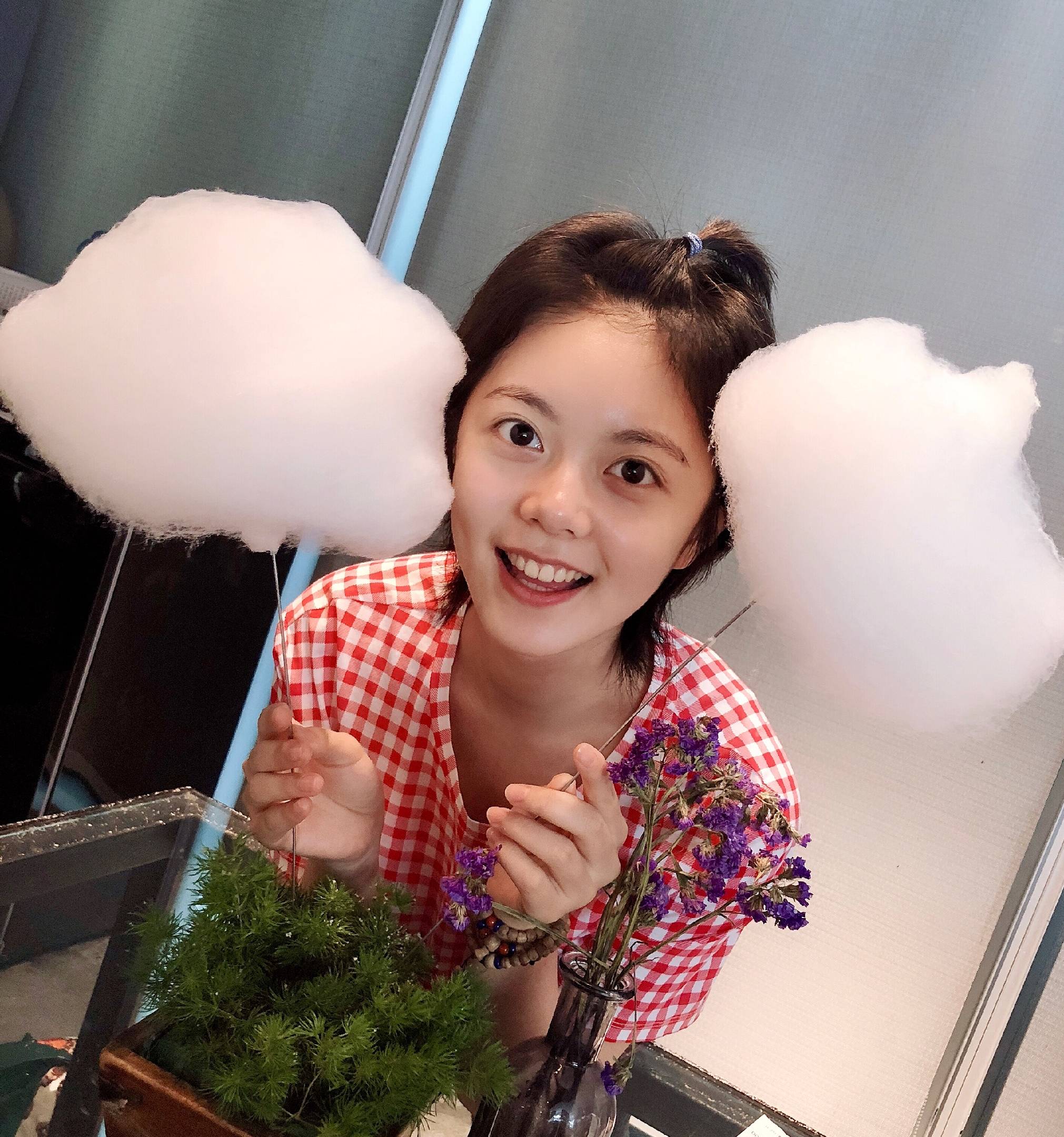 清透|“国民闺女”赵今麦的格纹诱惑，小清新风代言人，00后该有的模样
